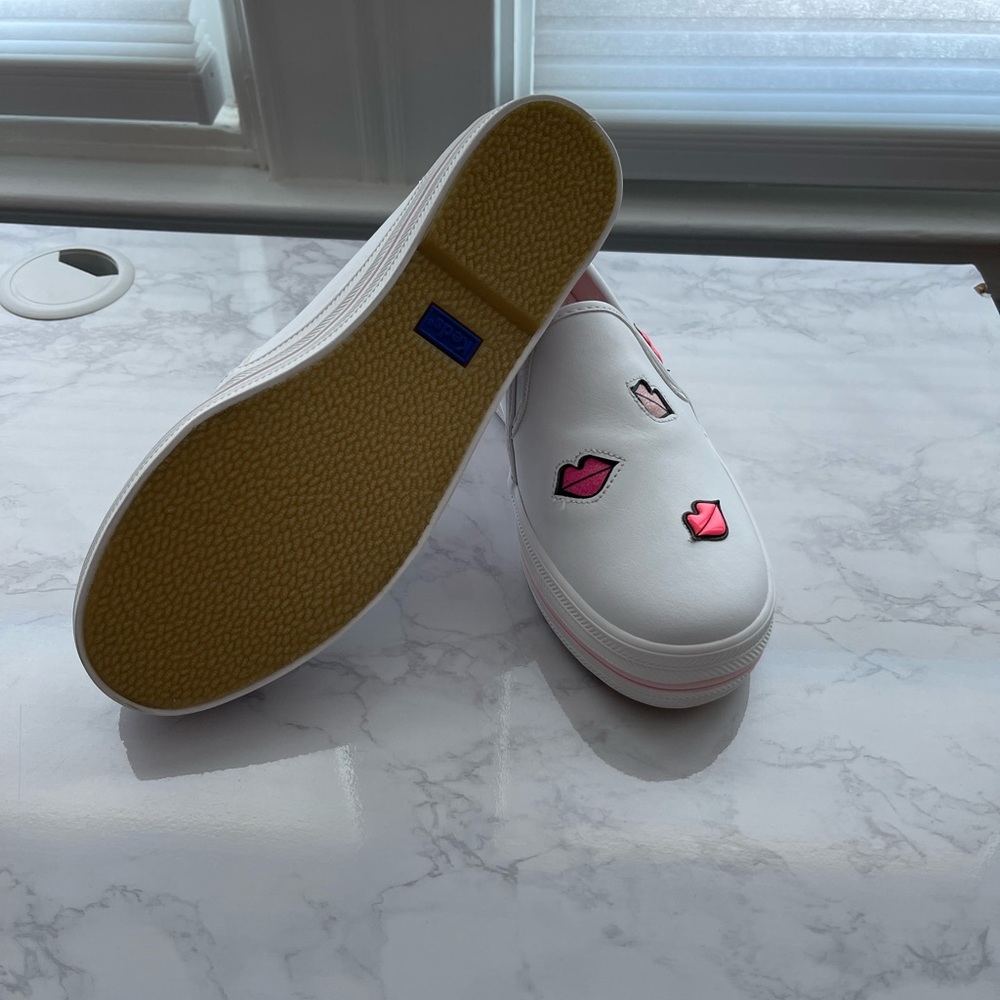 Keds by Kate Spade NWOB Triple Kick Leather Slides with Lips size 7.5 w/5.5 kids - Picture 8 of 8